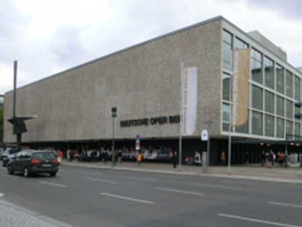 ベルリン・ドイツ・オペラ座の近代的な外観