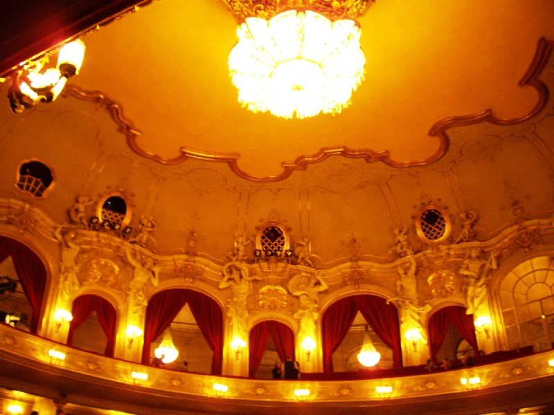 コミッシュ・オーパー・ベルリン内部