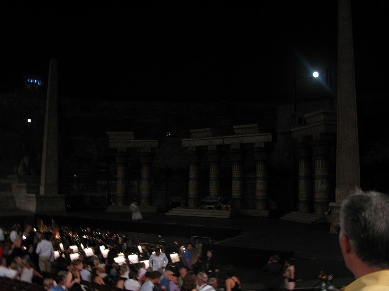 アレーナの満月