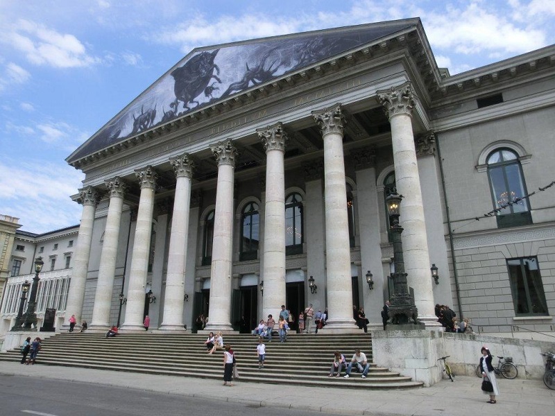 バイエルン国立歌劇場正面