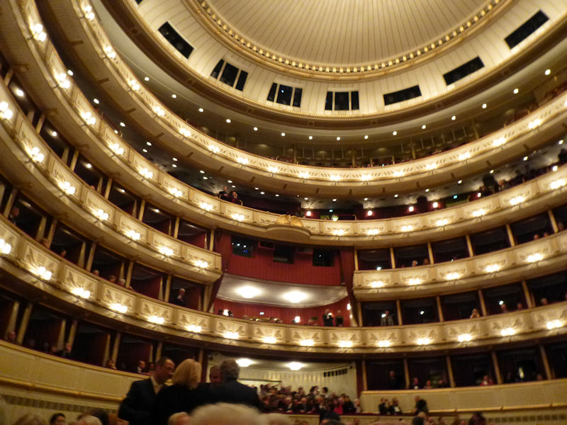 ウィーン歌劇場内部①