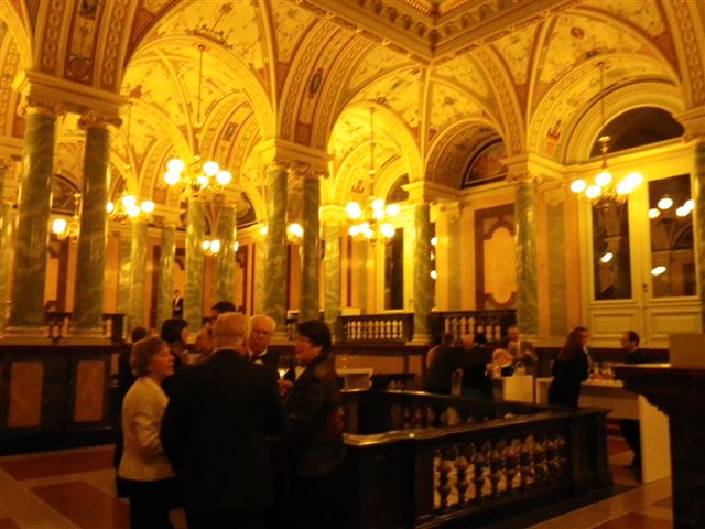 開演前のビュッフェ