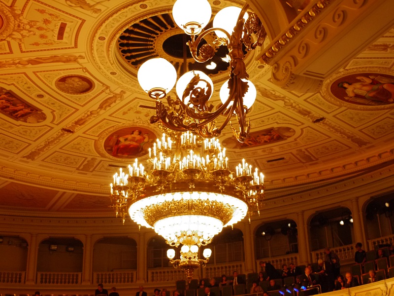 ゼンパーオーパーのシャンデリア